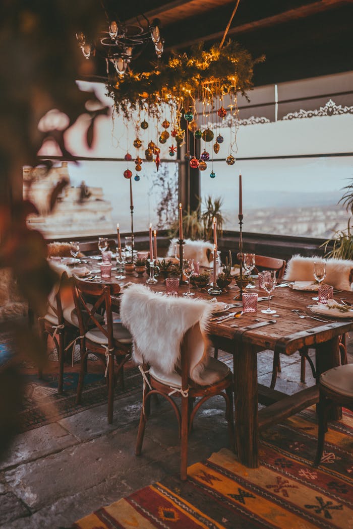 services-01 Rustic dining table setup for Christmas in Türkiye with festive decor.